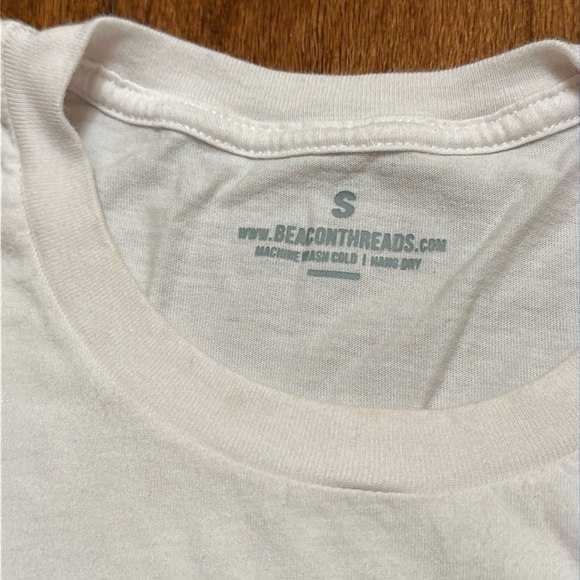 Beacon Threads Love Never Gives Up t-shirt - Picture 5 of 6